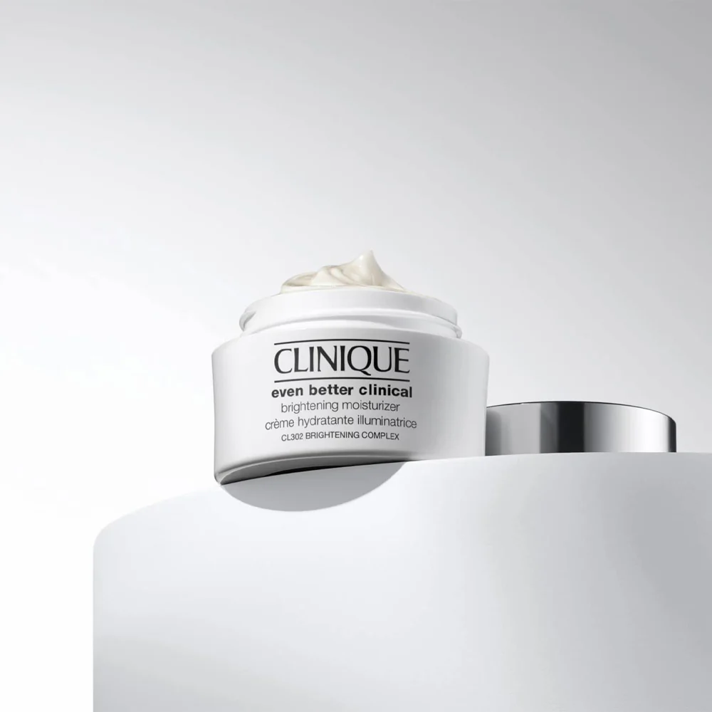 Even Better Clinical Brightening Moisturizer - Image 3