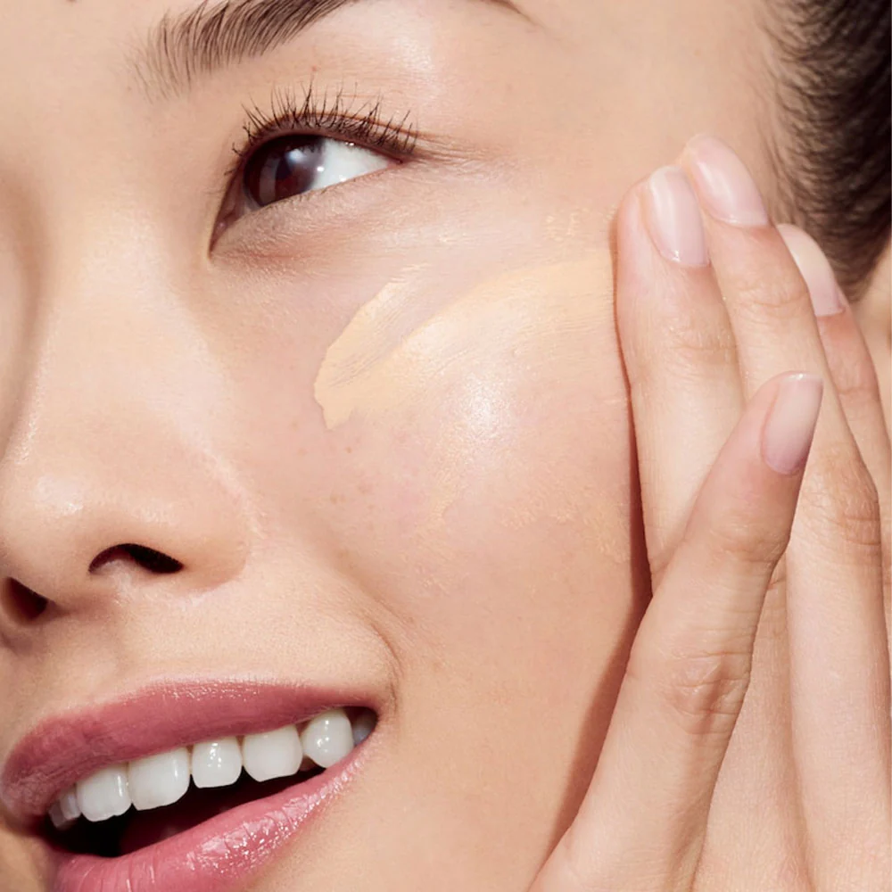 Even Better Clinical Vitamin Makeup SPF 50 - Image 3