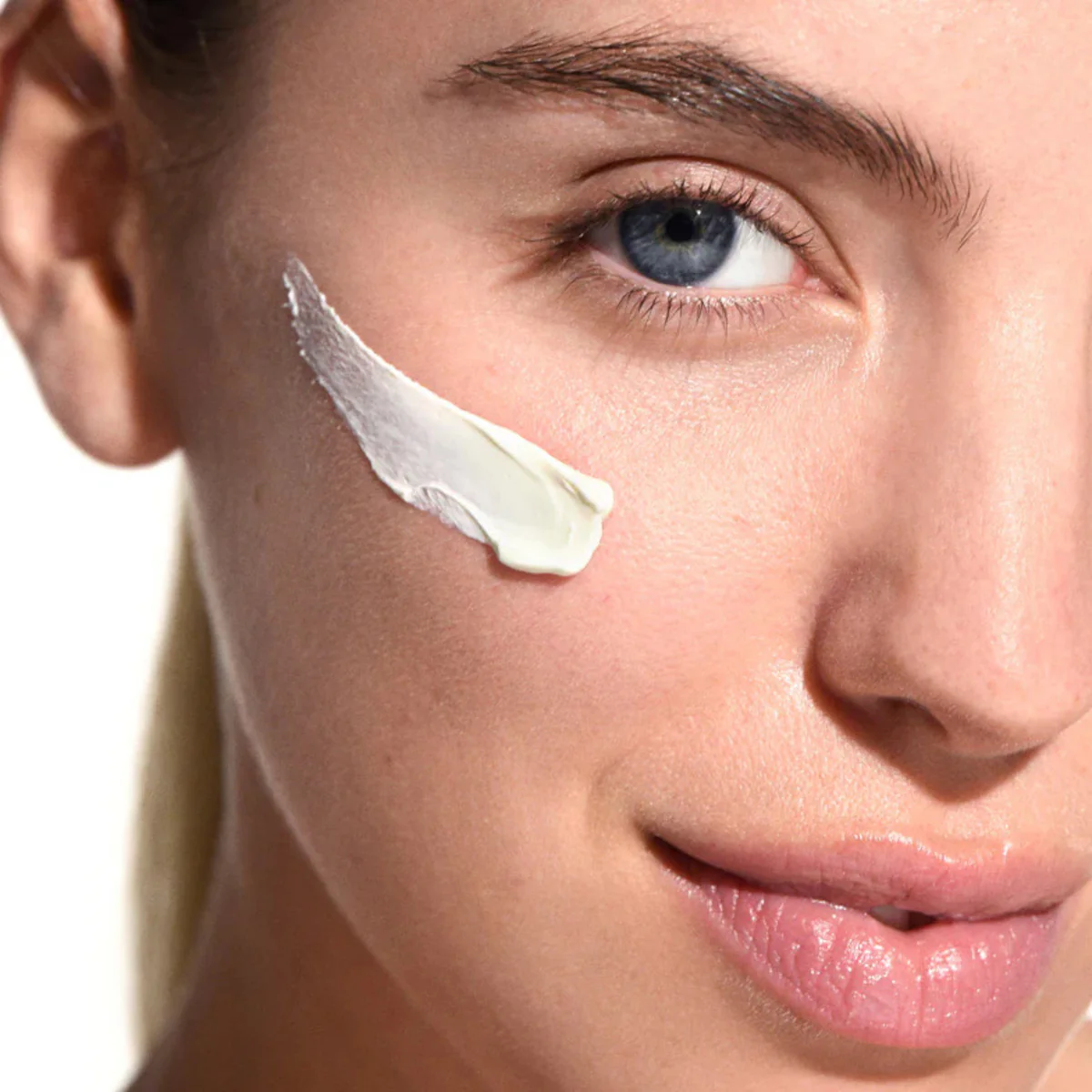 Invisible Daily Protection Crema Viso SPF50 con Attivi Opacizzanti - Image 3
