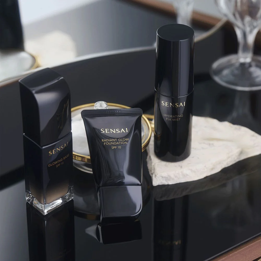 Sensai Radiant Glow SPF10 Fondotinta - Image 39