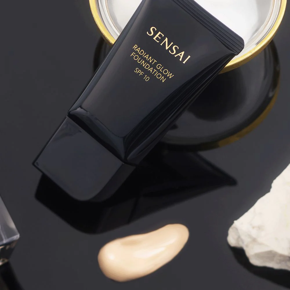 Sensai Radiant Glow SPF10 Fondotinta - Image 8