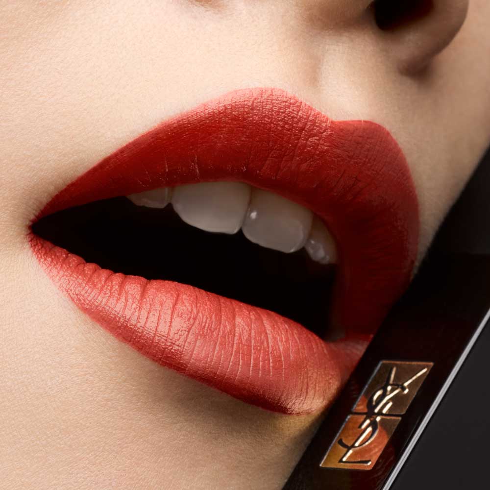 Yves Saint Laurent The Slim Velvet Radical - Image 16